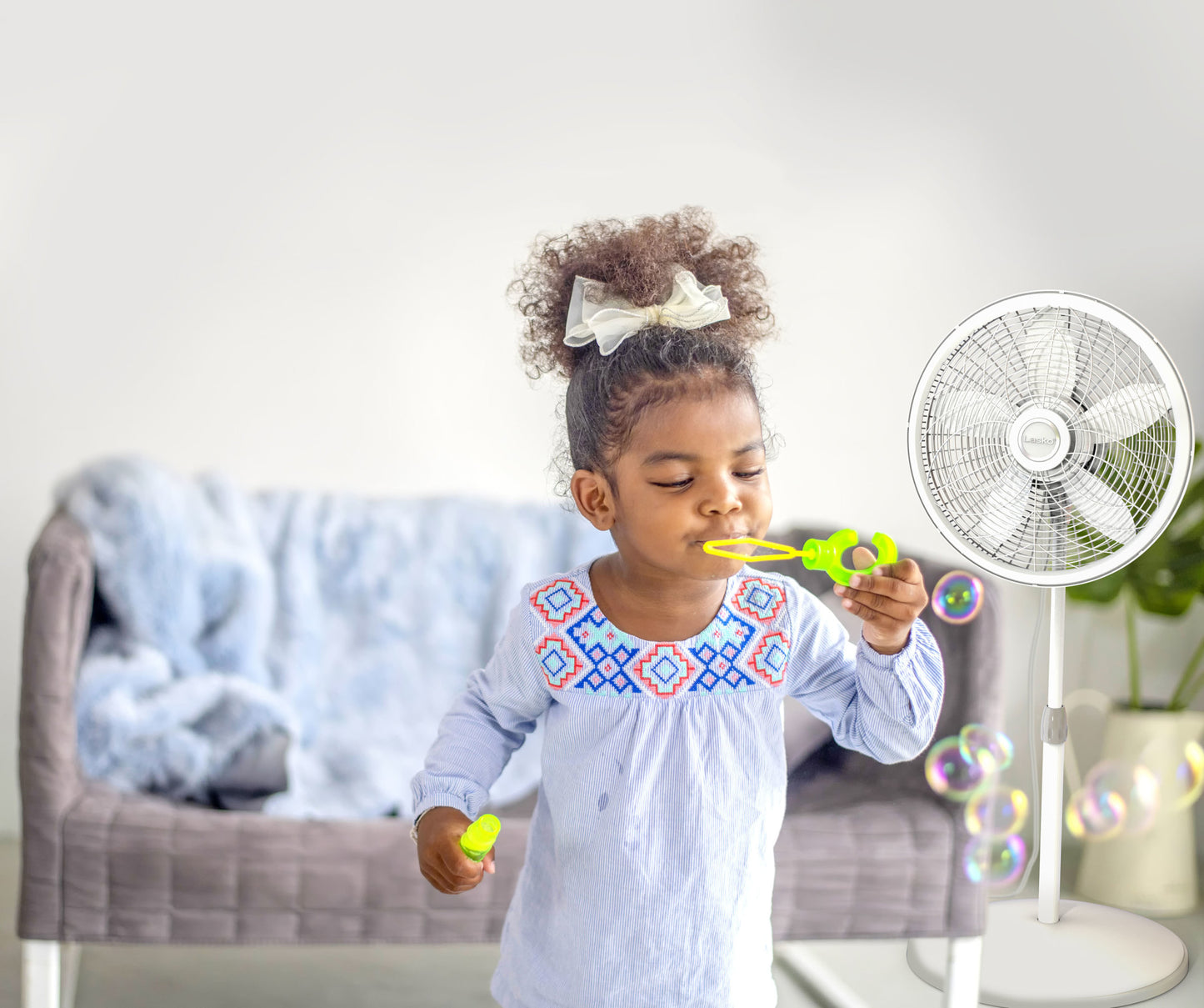 Lasko 18" Oscillating 3-Speed Elegance & Performance Pedestal Fan, 1820, White