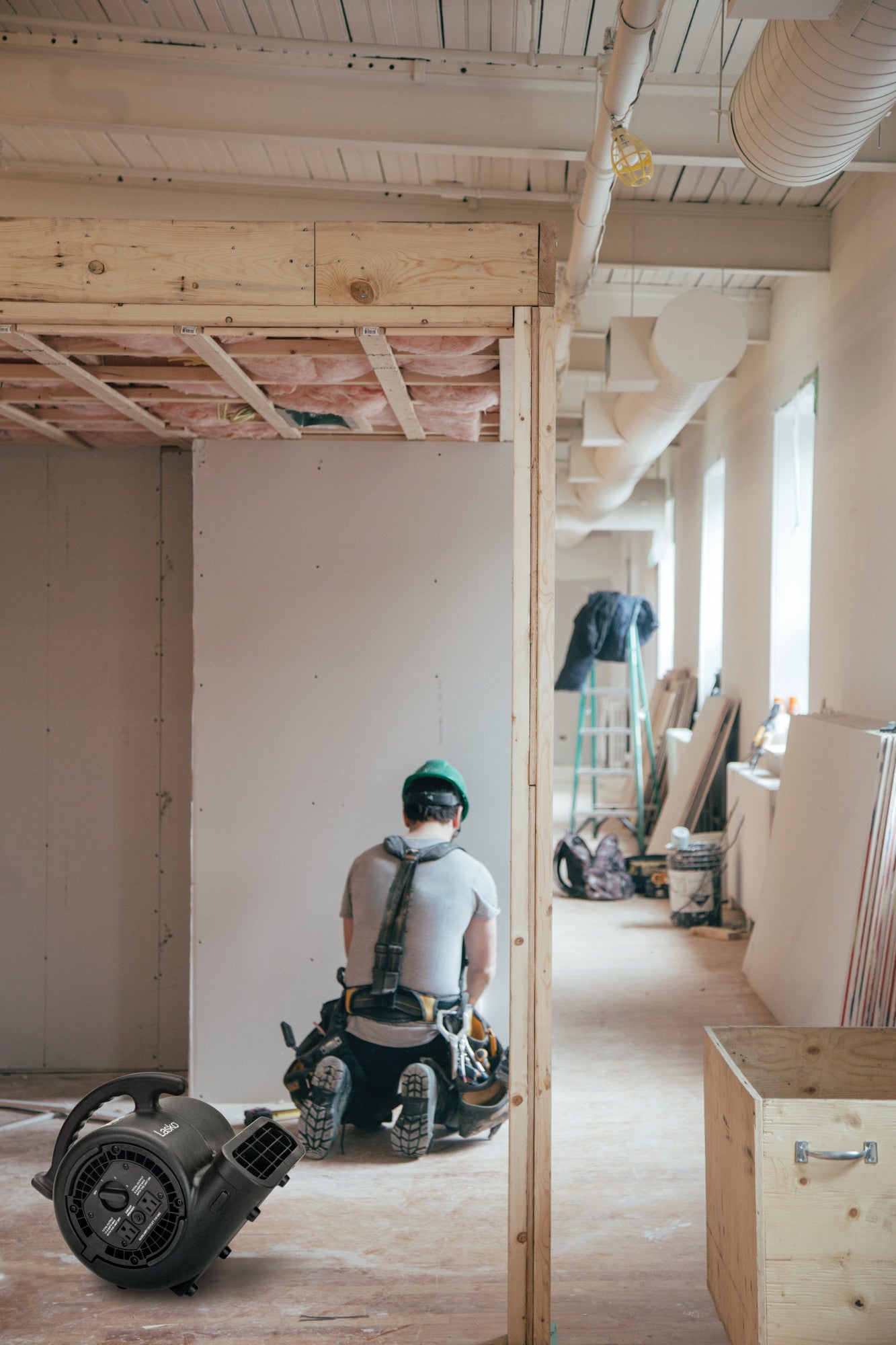 Lasko 3-Speed Super Fan Max Air Mover Floor Fan with Outlets, SF-20-BK, Black