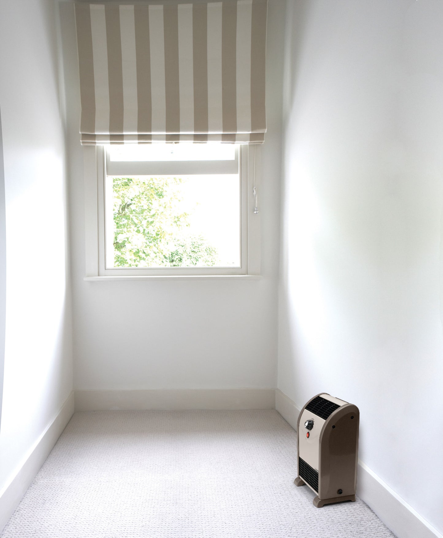 Lasko Automatic Air-Flow Heater with Temperature-Regulation System, 5812, Silver/Gray