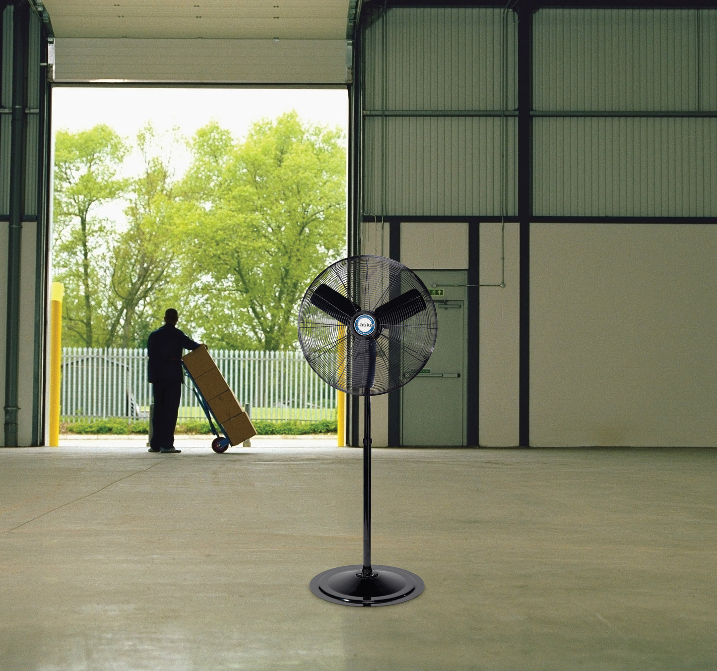 Lasko Oscillating Industrial Grade Pedestal Fan, 3135, Black