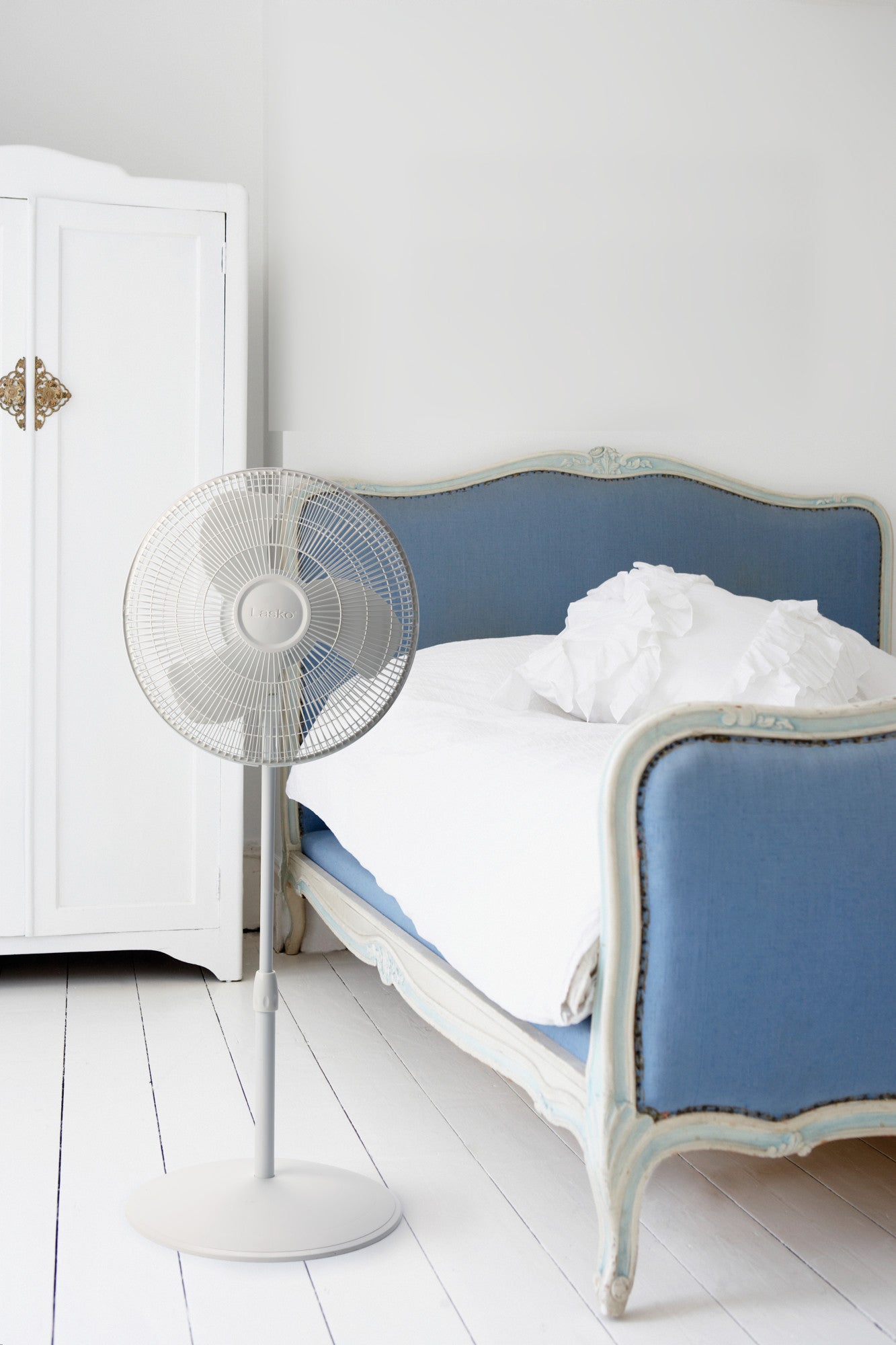 Lasko 16" 3-Speed Oscillating Pedestal Fan, S16201, White